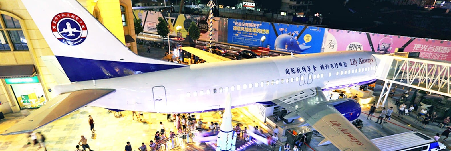 Lilly Airways is a Boeing 737 Transformed into a Restaurant