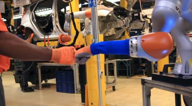ford-cobot-robots-humans-5.jpg