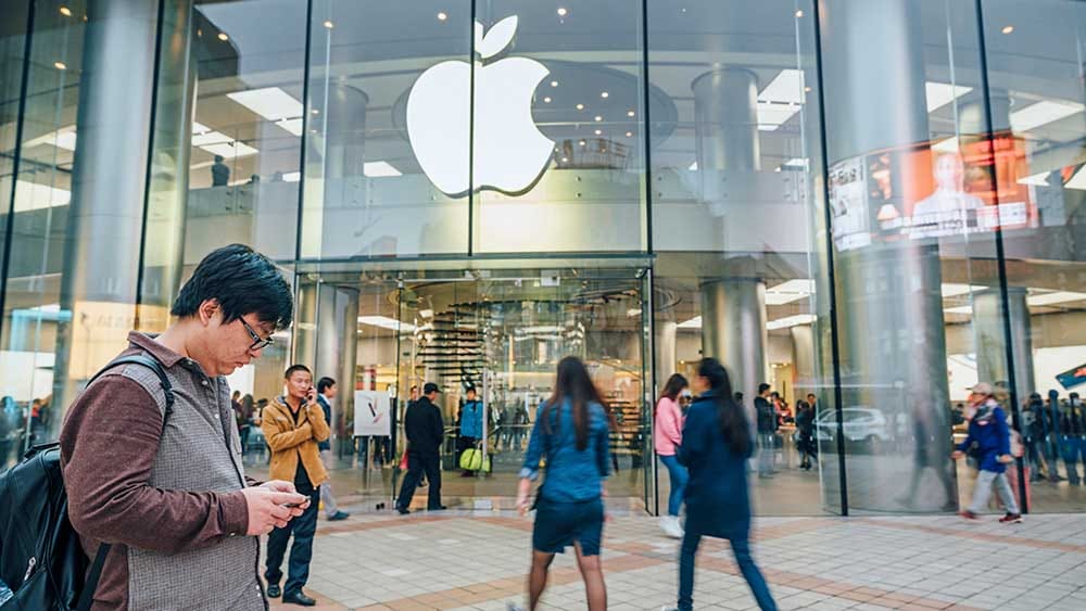 Tim Cook Pledges More Apple Investment in China