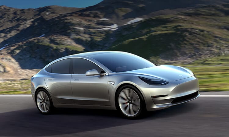 3,700 Furious Nissan Leaf Buyers Now Opts Tesla Model 3