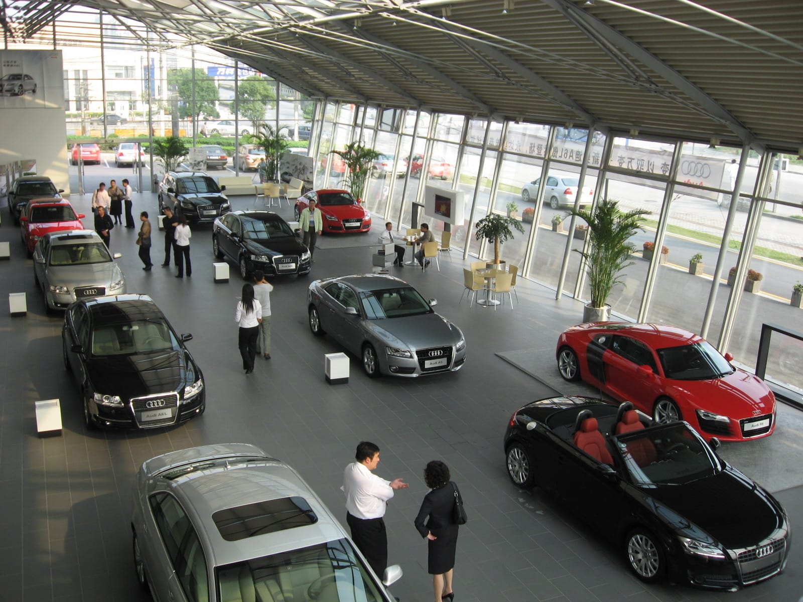 Dealership Service Loyalty Slips Among New Buyers
