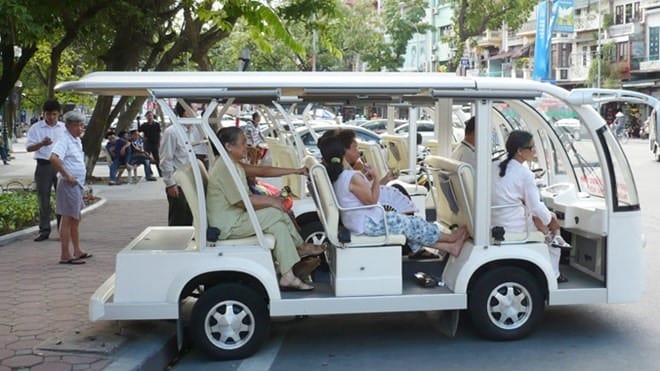 Hanoi Rejects Proposal to Increase Tourist Ferrying Electric Cars